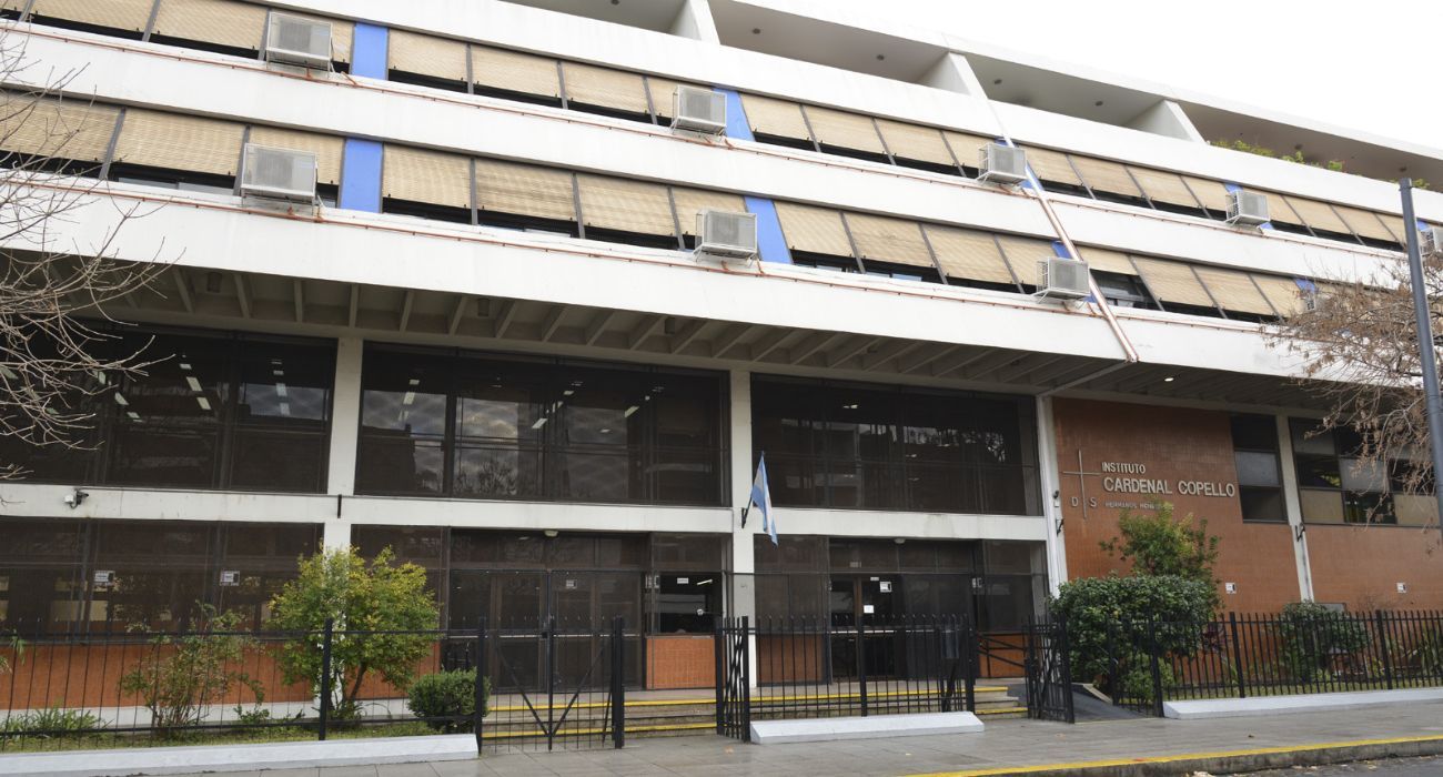 El vecino que salió con un palo: fiesta y disturbios en el "UPD" de los estudiantes del colegio de Milei