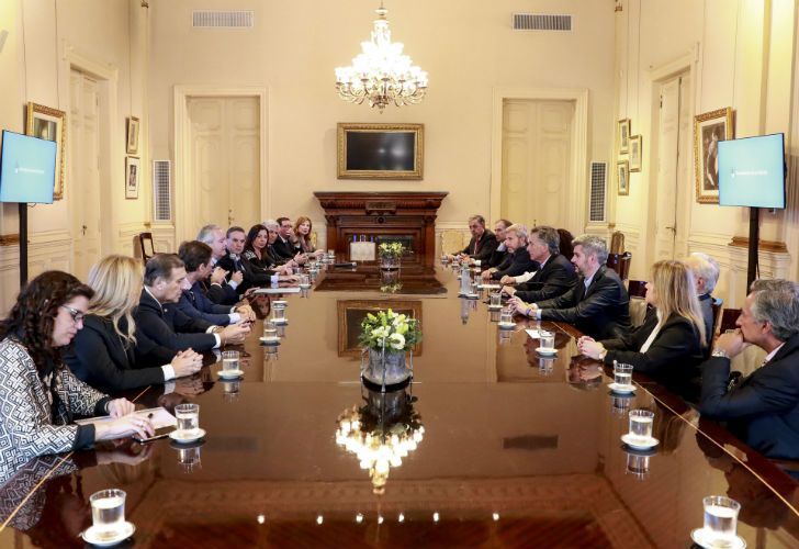 Tras la reunión, senadores firmaron su apoyo al Gobierno de Macri