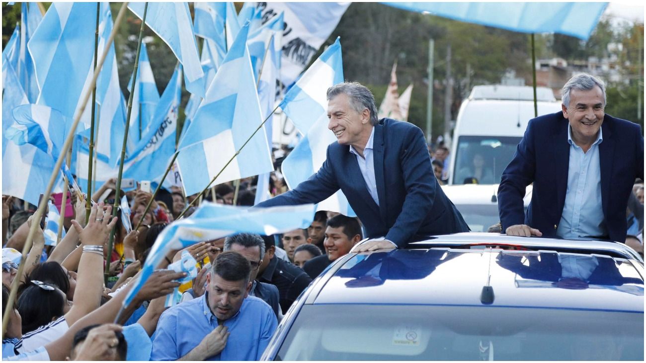 Video | Macri bajó nenes del escenario para que no le arruinen "los tres gatitos"