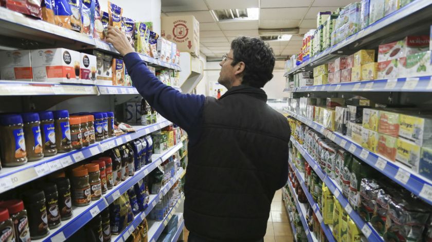 El gobierno extiende un mes más el programa de Precios Máximos