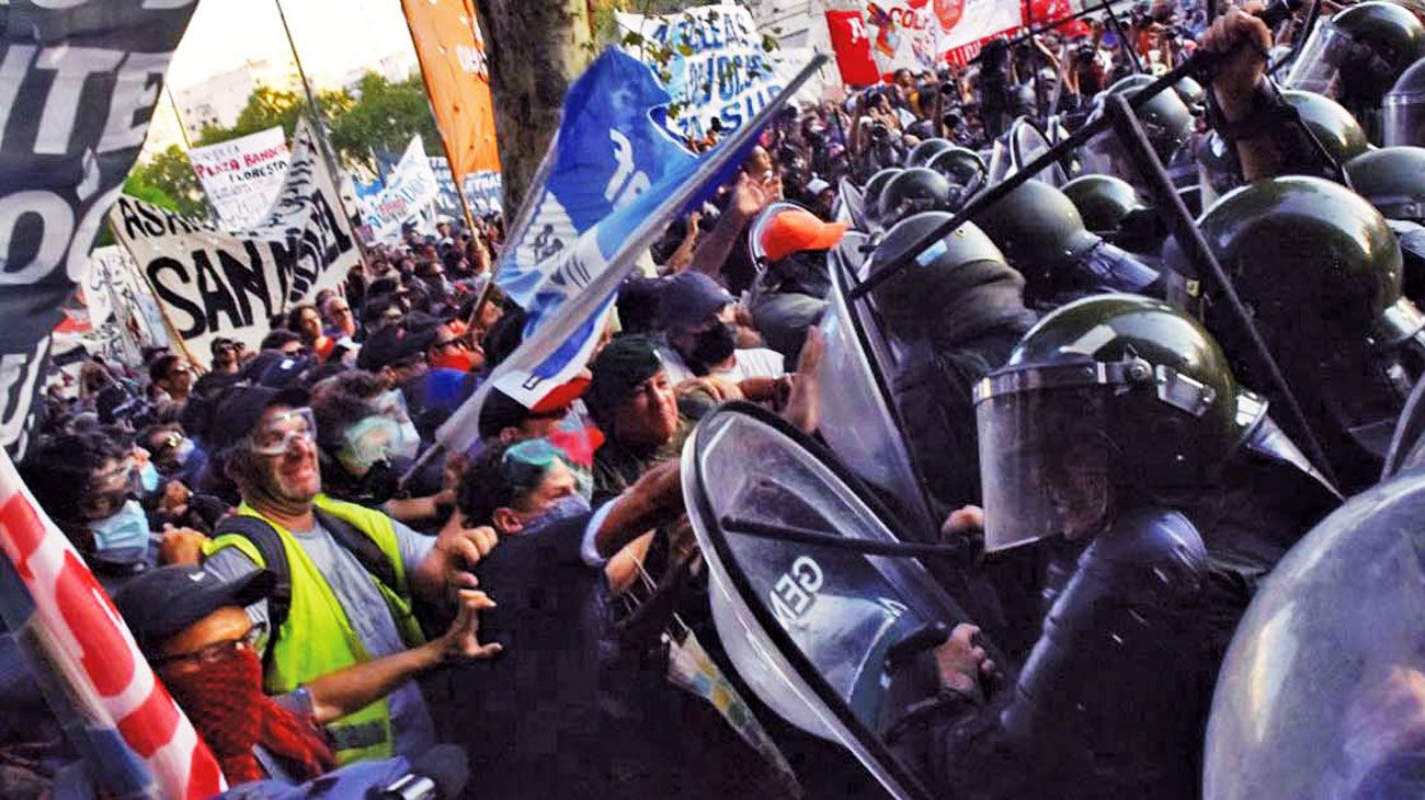 La disputa por la competencia del protocolo antipiquete llegó a la Corte