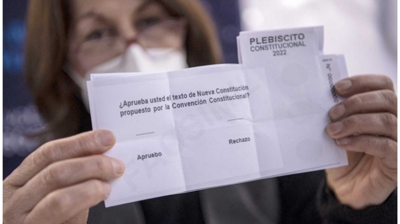 Boric y las esquirlas a la negativa de la nueva Constitución chilena
