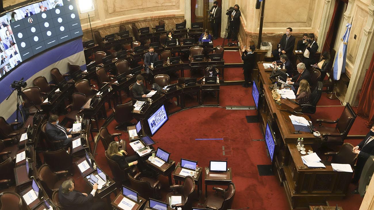 Sin debate y con consenso, el Senado convirtió en ley la postergación de las PASO