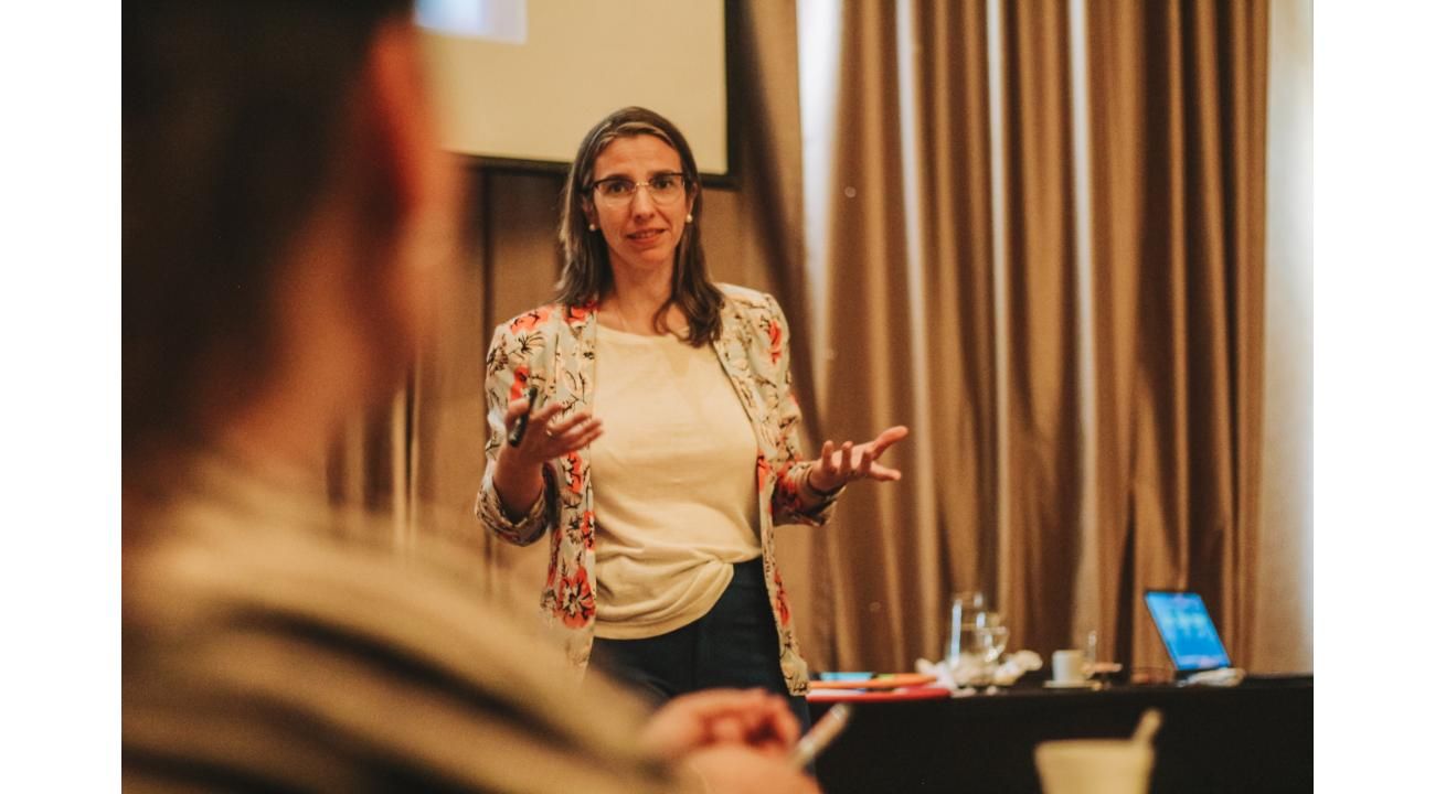 Gaby Amoros: Transformación y Empoderamiento a Través de la Comunicación y la Programación Neurolingüística