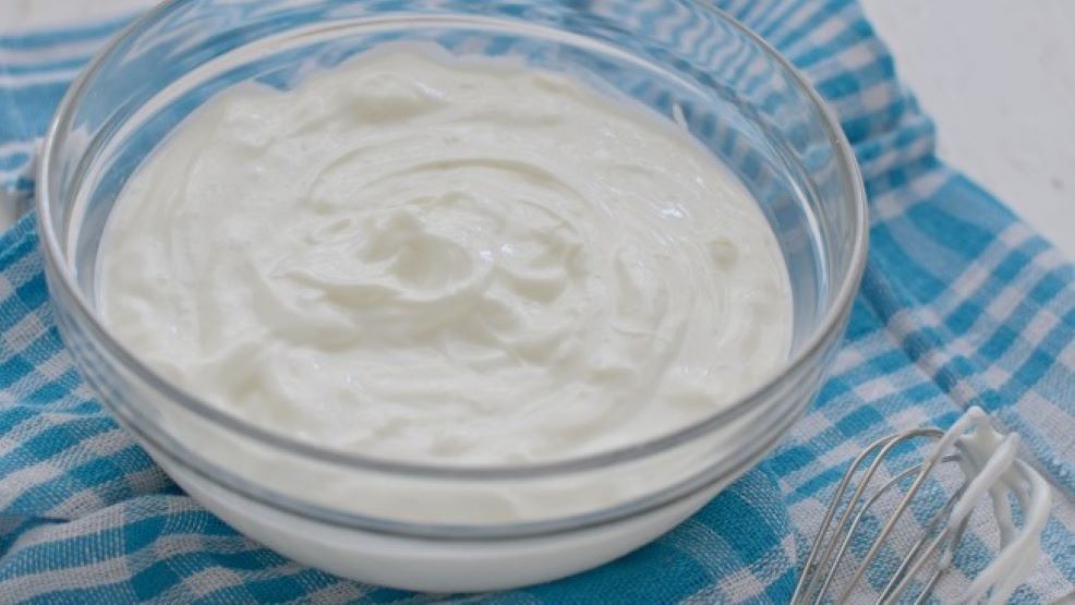 Yogur natural y yogur griego: qué cambia de verdad y tres claves para elegir mejor