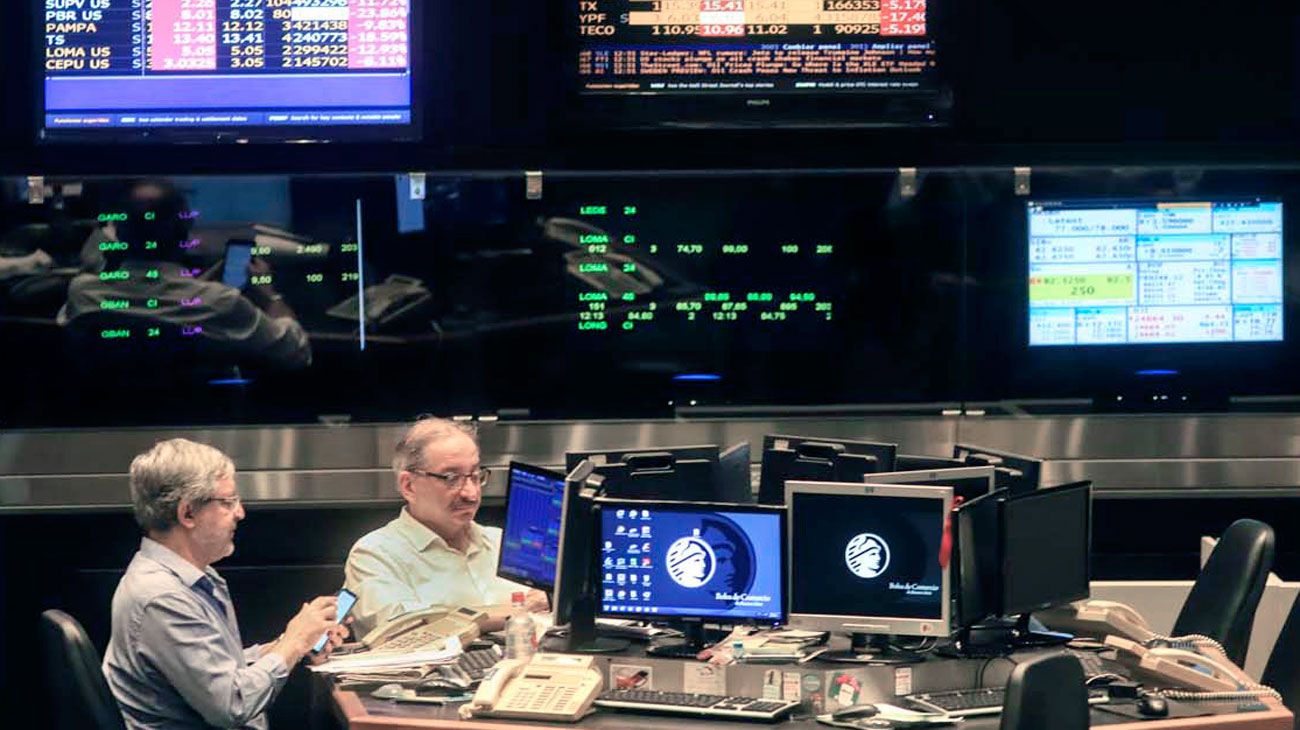 El Gobierno afronta cuatro ruedas de tensión cambiaria