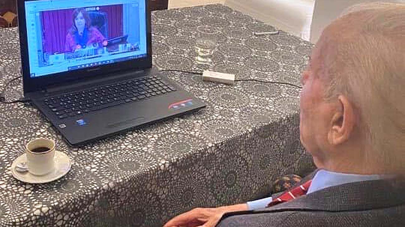 Carlos Menem también dijo presente en la primera sesión virtual