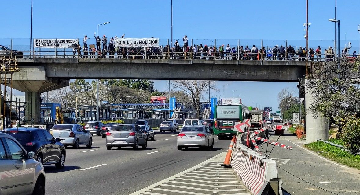 Nueva protesta para evitar la demolición de la única Palestra de escalada de roca de la ciudad