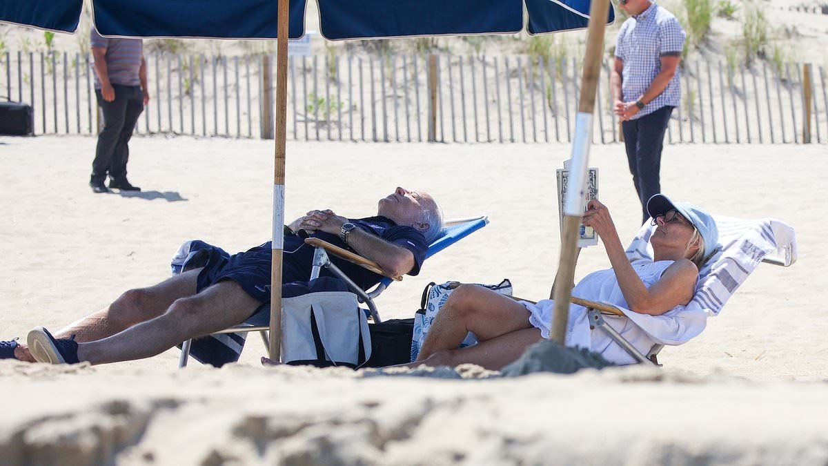 Días de descanso de Biden en la playa, nerviosismo de los demócratas en Washington