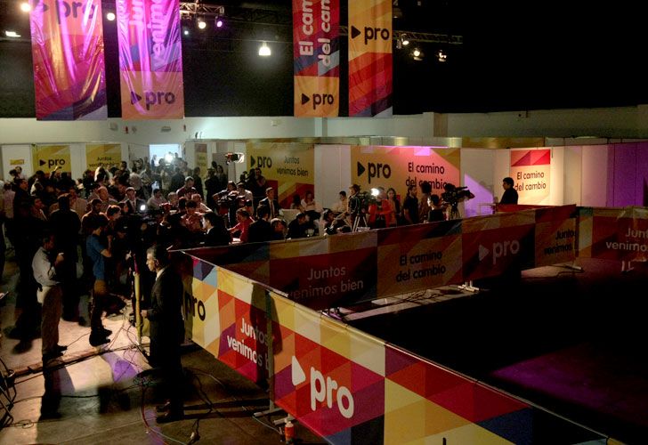 Cortaron la señal de TV en el búnker del PRO para no difundir el boca de urna