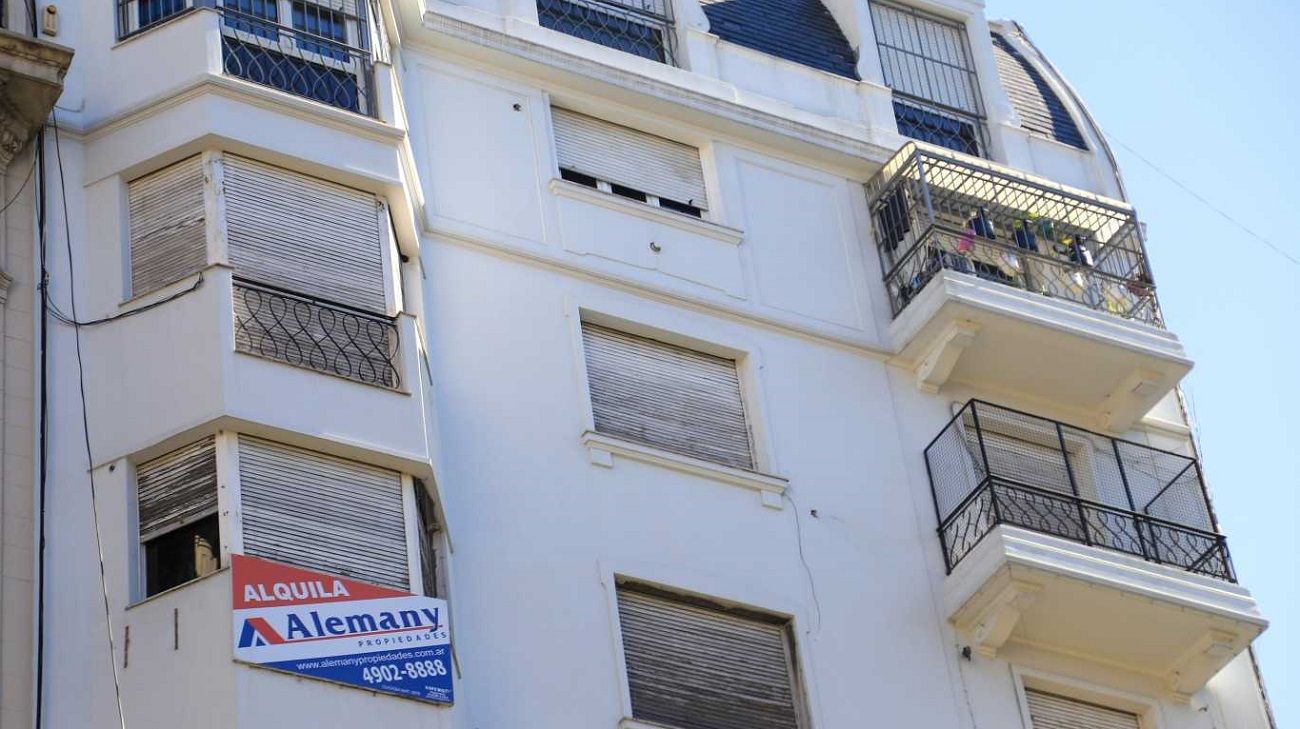 Se acelera la dolarización de alquileres y ya alcanza al 67% de la oferta en CABA