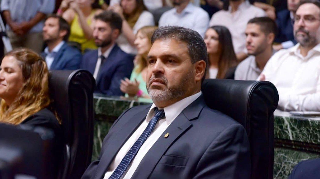 Un legislador advirtió de que “estamos a nada de que algún copito libertario quiera matar a un diputado”