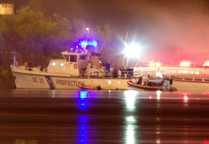 Explota barco en medio del Paraná