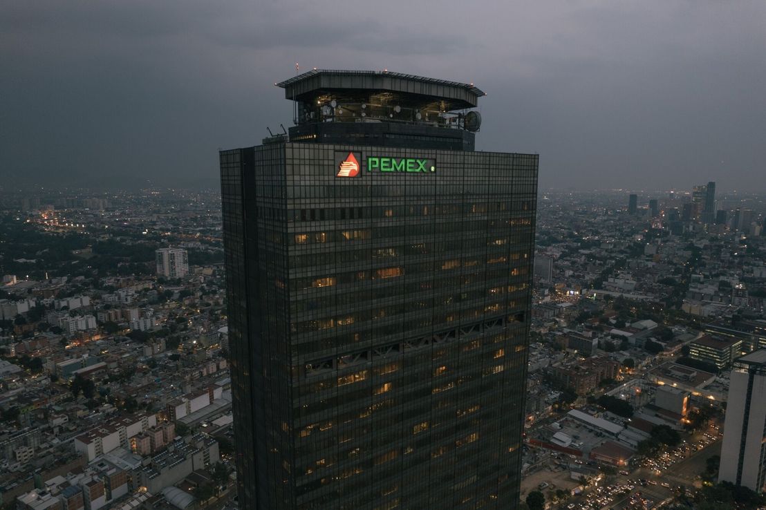 México evalúa opciones para absorber hasta US$40.000 millones en deuda de Pemex