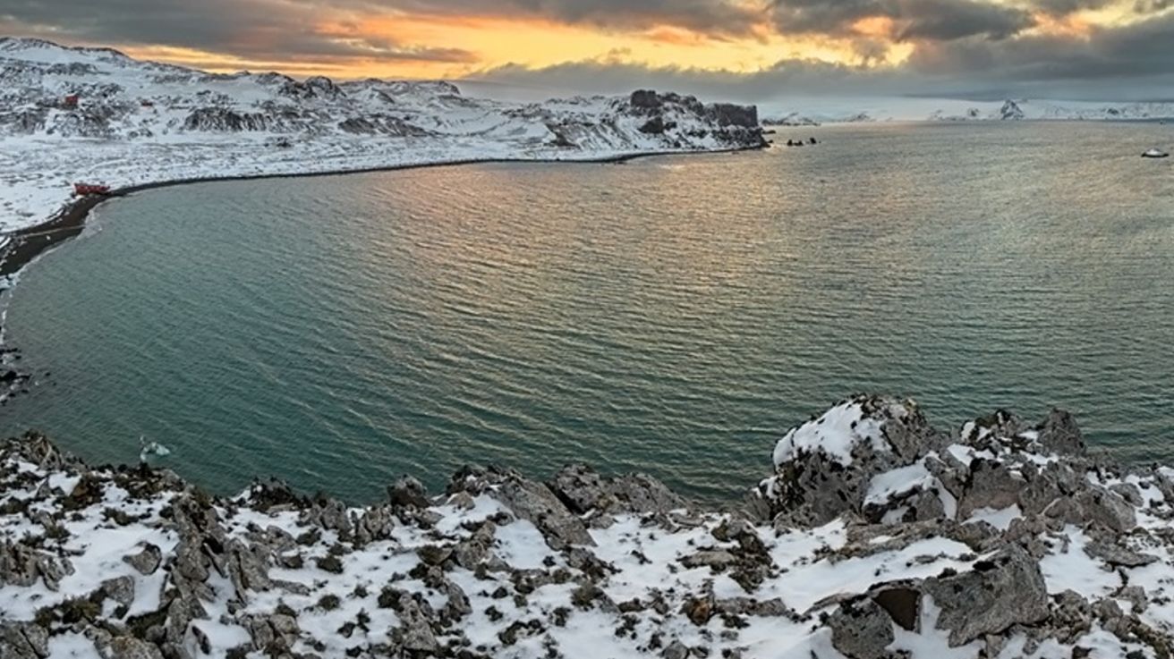 La Antártida alcanzó los niveles de hielo marino más bajos en toda su historia para la época
