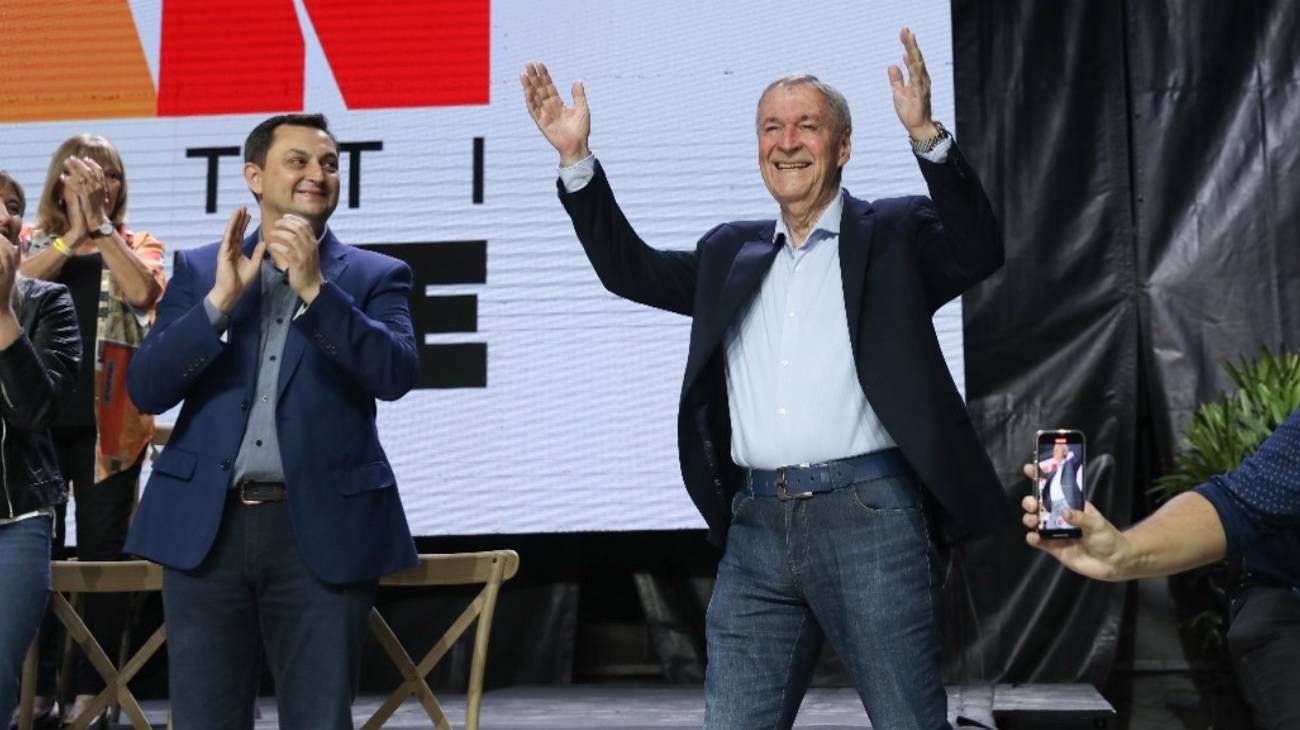 En su cierre de campaña, Schiaretti propuso un "país federal" apoyado en "la producción y el trabajo"