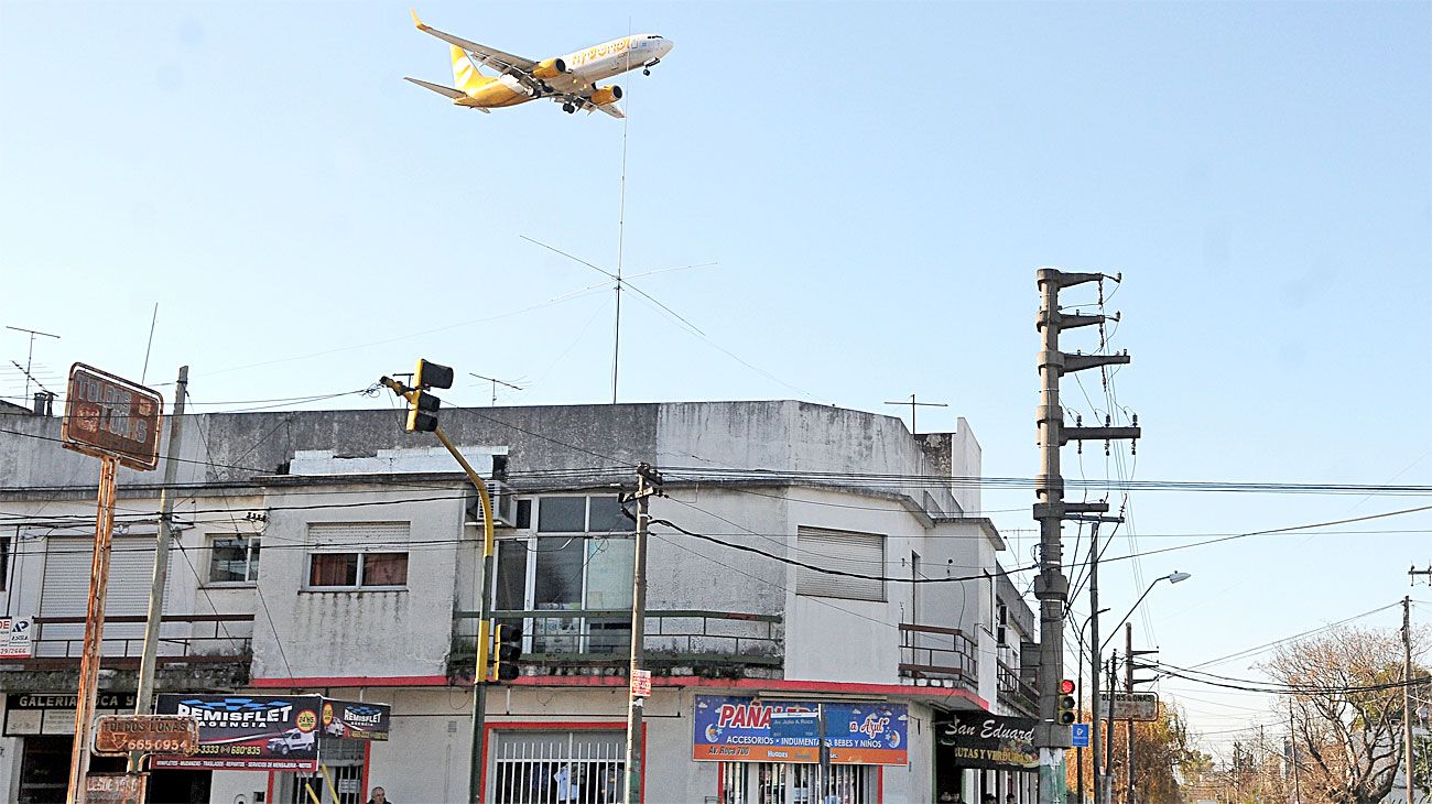Vecinos de El Palomar se quejan por los efectos del ‘síndrome Flybondi’