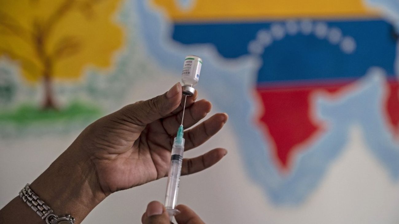 Venezuela "no dará permiso" a la utilización de la vacuna de AstraZeneca en el país