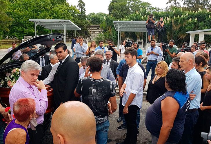Despiden a Débora Pérez Volpin en el cementerio de la Chacarita