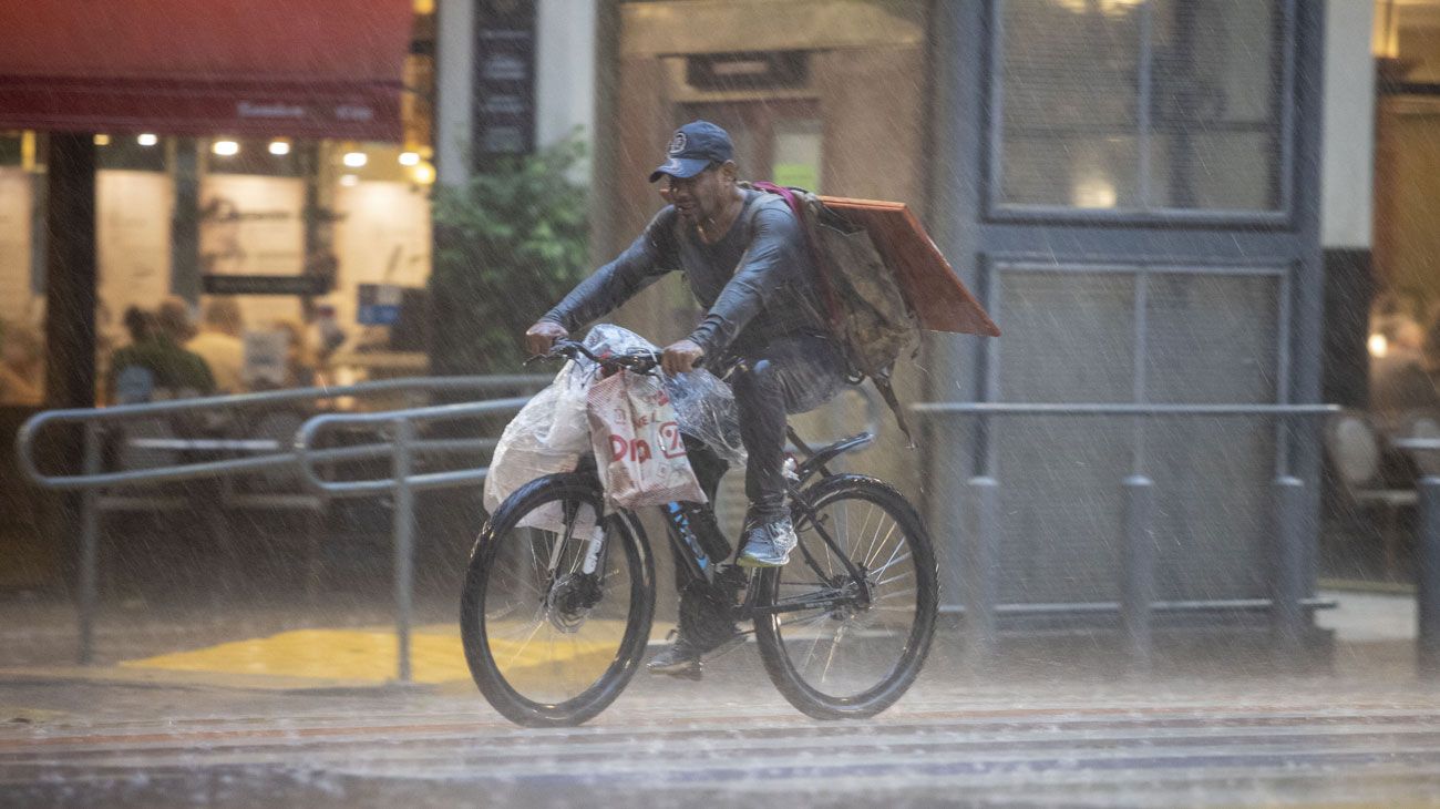 Alerta por tormentas en el AMBA: hasta qué hora va a llover y cómo estará el fin de semana