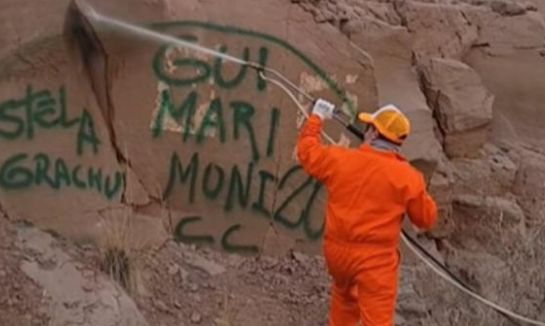 Removieron grafitis en el Dique Potrerillos y los autores enfrentan multas millonarias