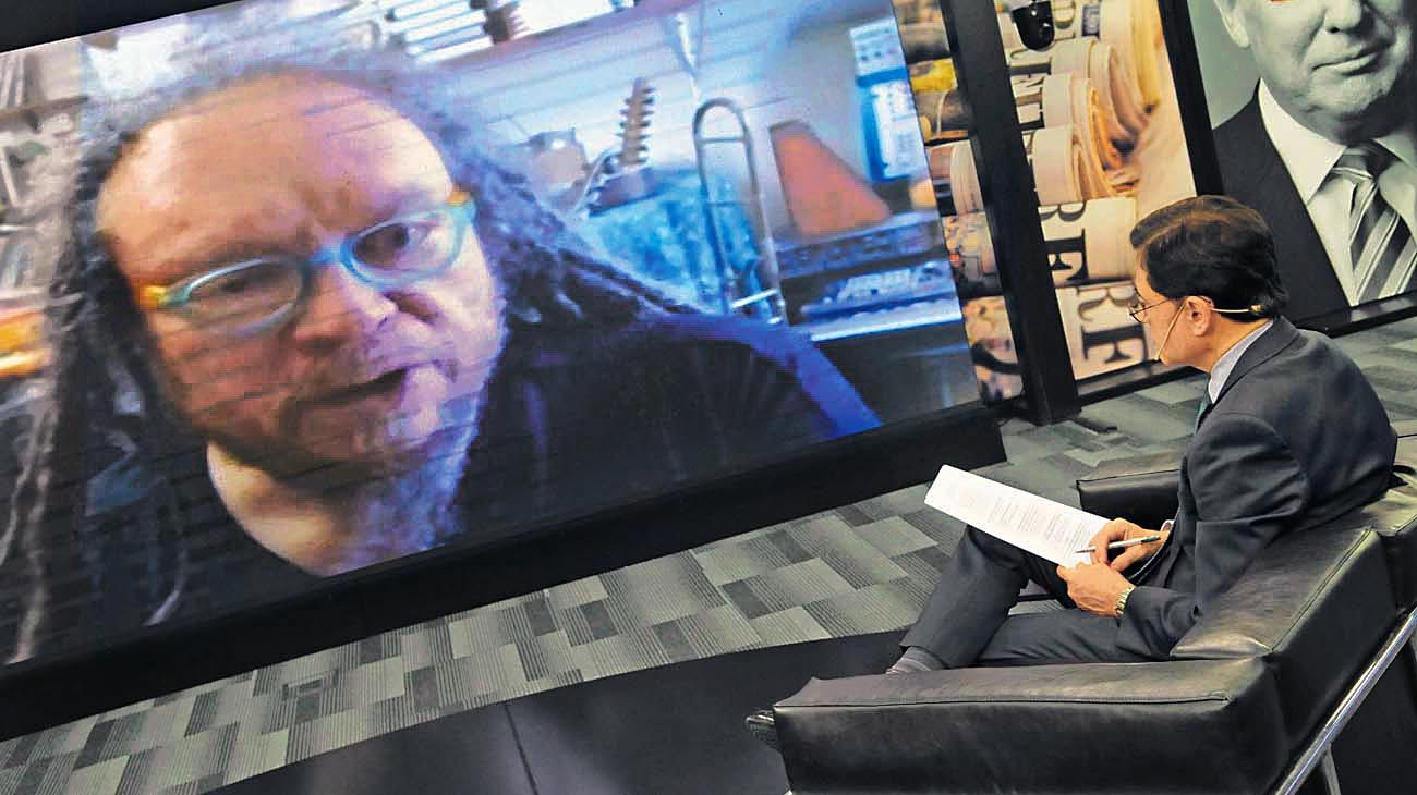 Jaron Lanier: "EE.UU. y Brasil tendrían diferentes presidentes si no existiera Facebook"