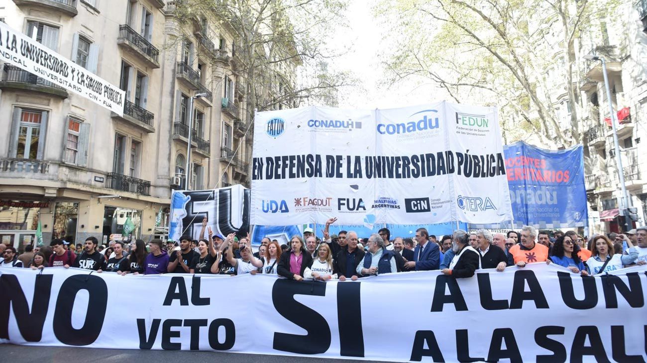 Ricardo Manetti, decano de la Facultad de Filosofía y Letras (UBA): "No hay que bajar los brazos"