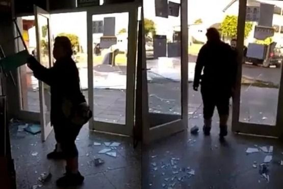 Día de furia: una mujer destrozó el registro civil de González Catán