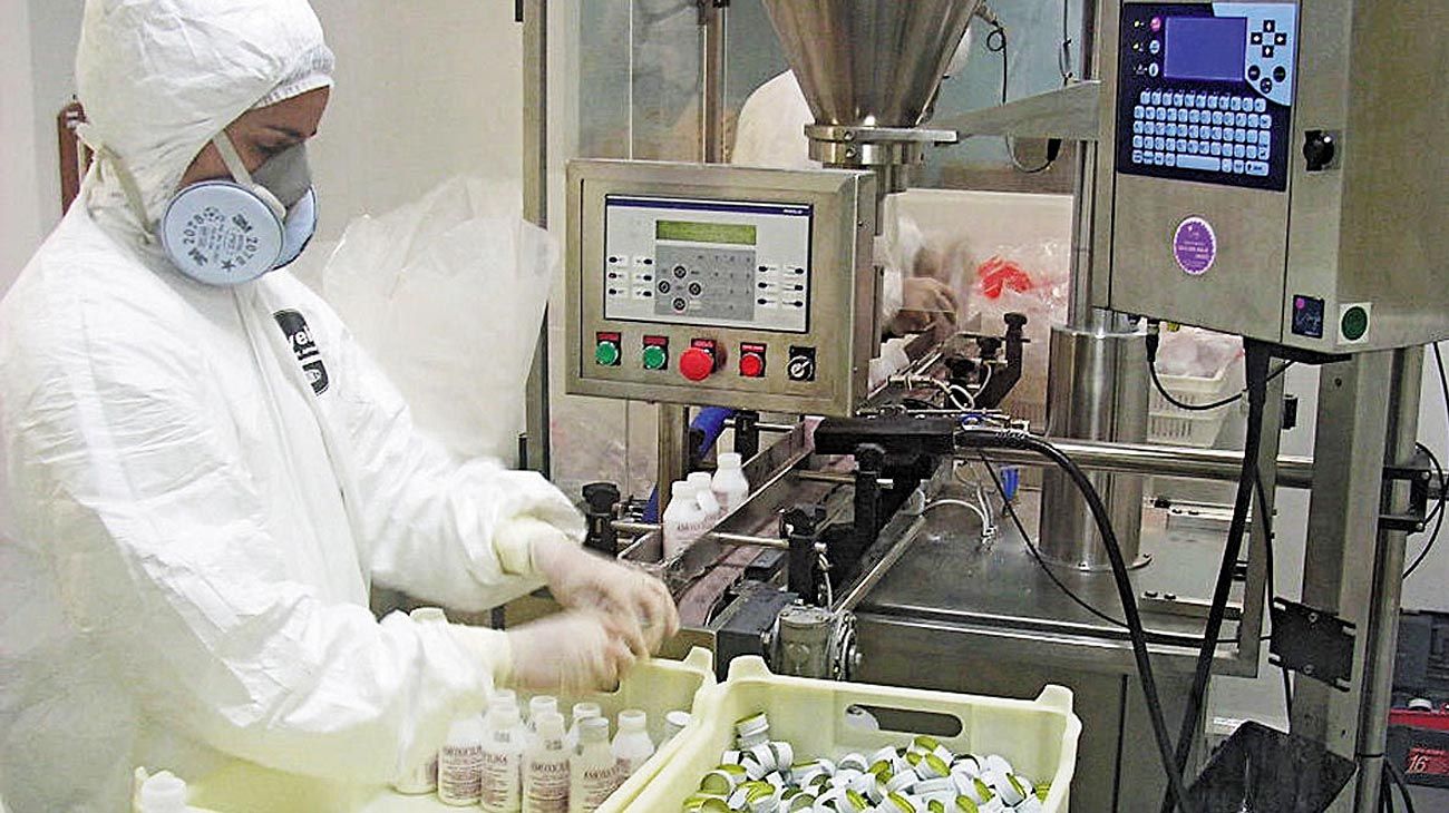 Laboratorios aseguran tener materias primas para los próximos meses