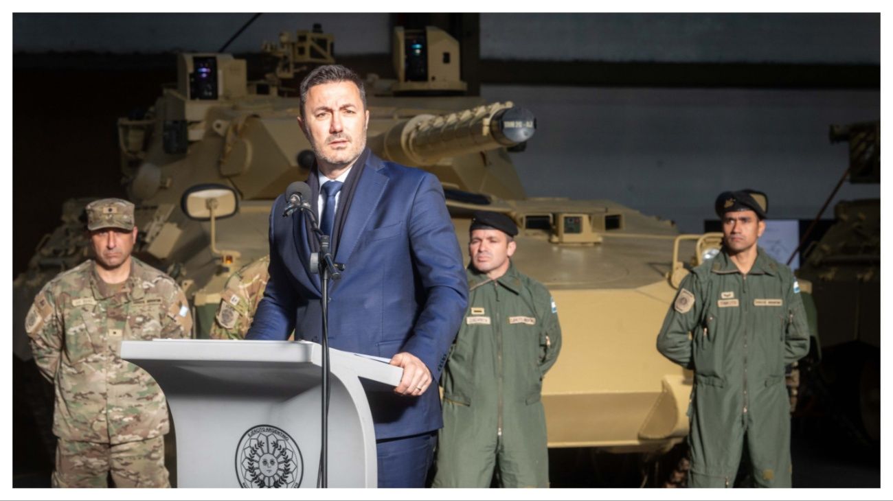 Petri encabezó la entrega de los primeros tanques TAM 2C A2 modernizados