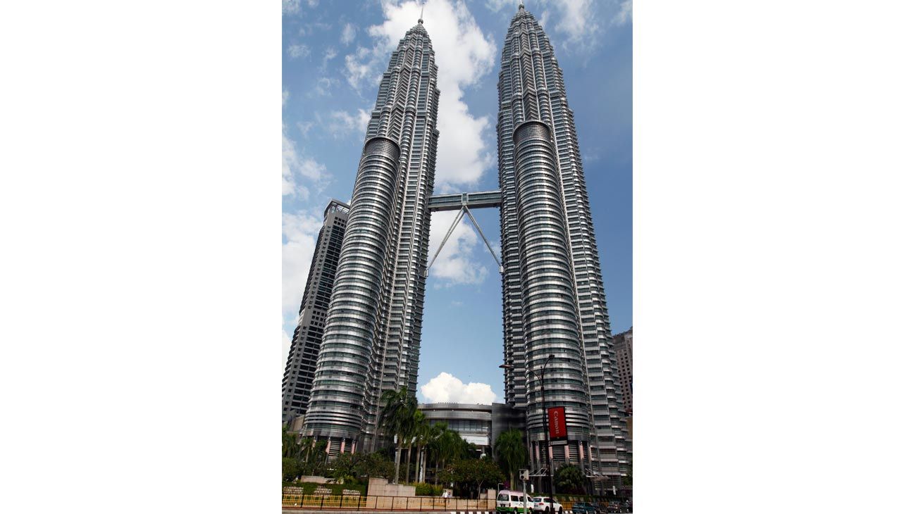 Petronas, a un mes de definir si invierte o no