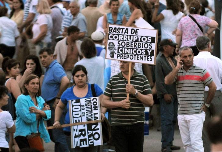 La oposición habla de "histórica marcha"