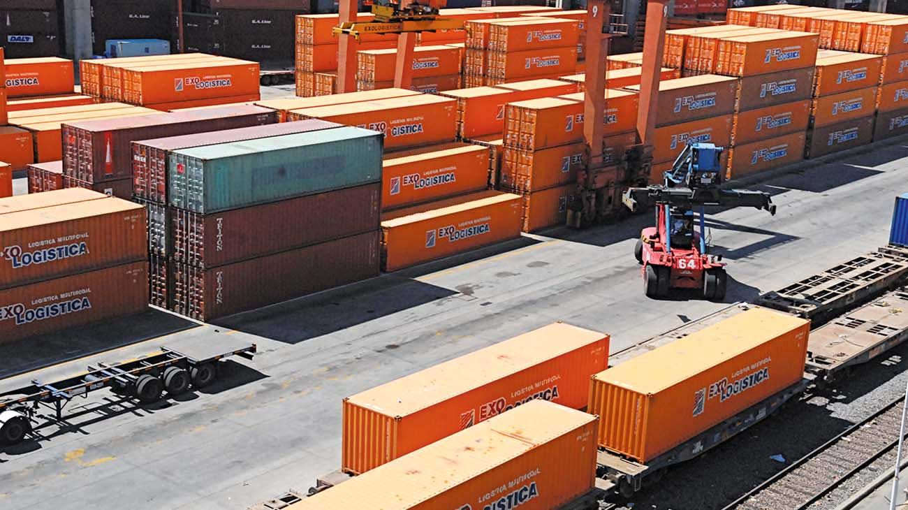 Empresas denuncian que hay más de 700 permisos de importación demorados