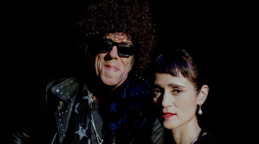 "Es imposible no sucumbir a los encantos de Julieta Venegas", dice el músico Carca