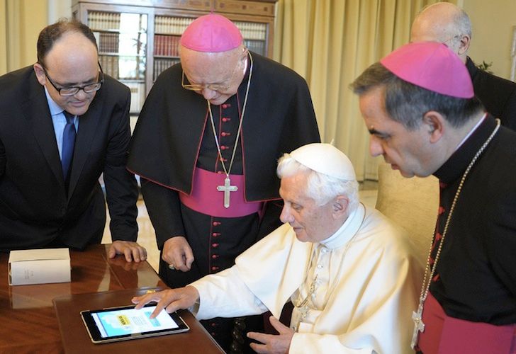 El Papa Benedicto XVI usó Twitter