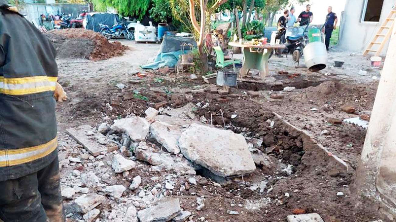 Dos muertos y tres heridos por la explosión de un pozo negro
