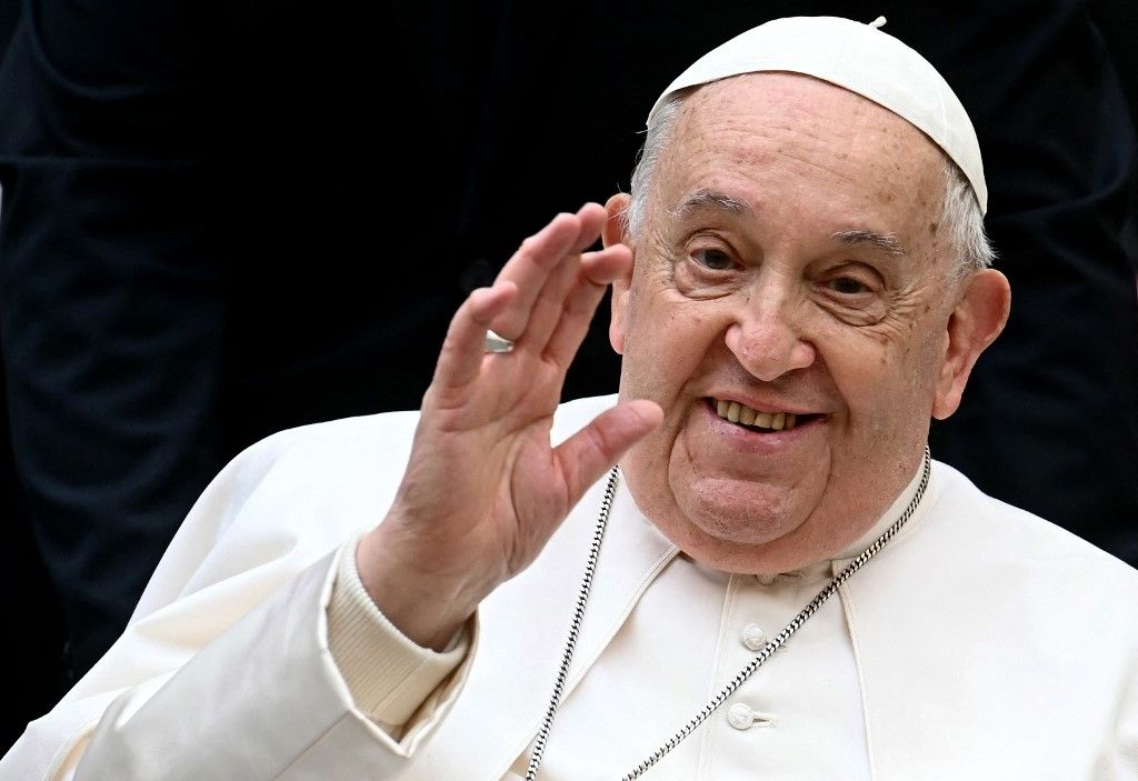 Leyeron un mensaje del Papa Francisco en el Ángelus: "Sigo con confianza mi hospitalización"