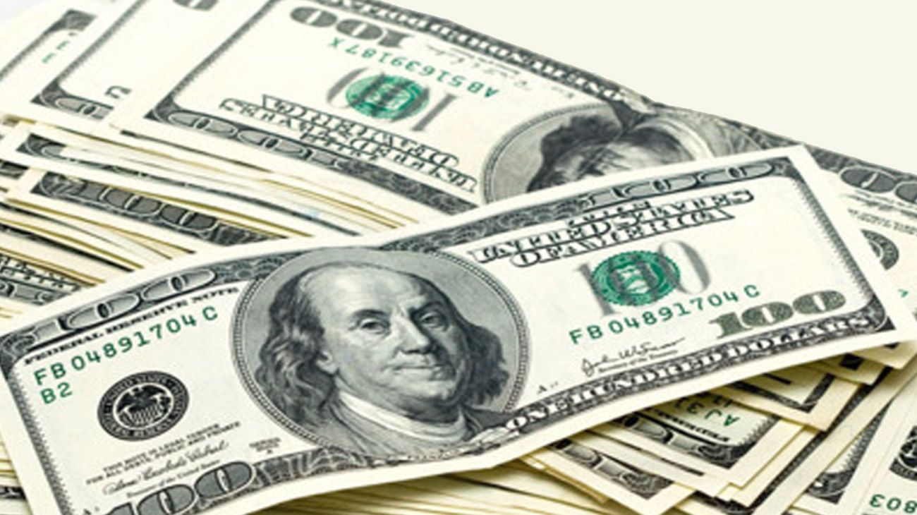 El dólar muestra una leve baja y se vende a $27,93
