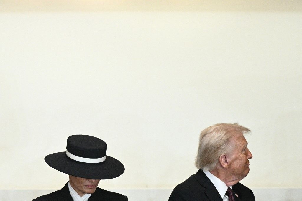 Trump promulga ley que prohíbe la "pornovenganza" y desnudos creados con IA