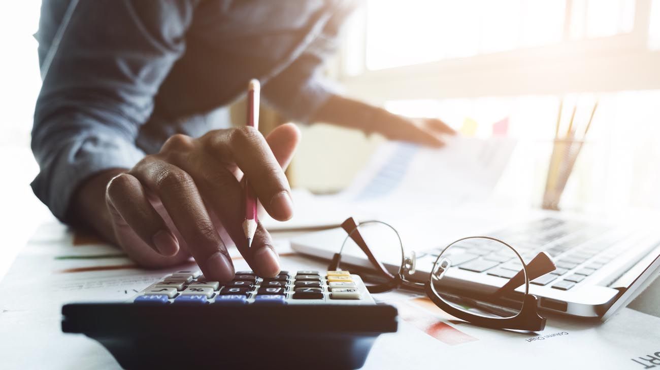 Impuestos: qué hay que pagar de acuerdo a cada operación bancaria