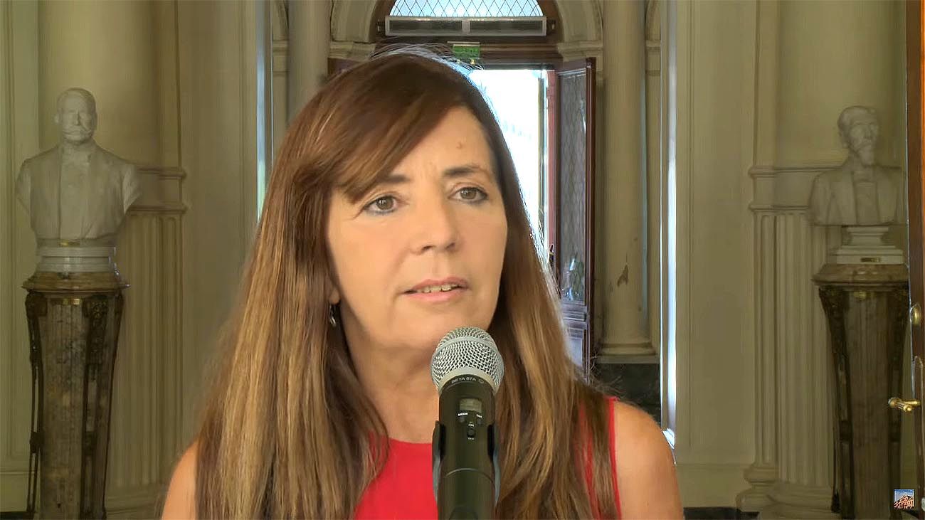 Gabriela Cerruti: “La oposición intenta instalar una idea falsa, se va a poder viajar”