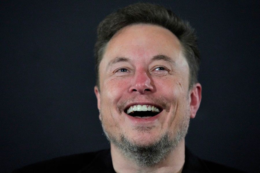 Milei desreguló por decreto los servicios de internet para que llegue Starlink, la red de internet de Elon Musk
