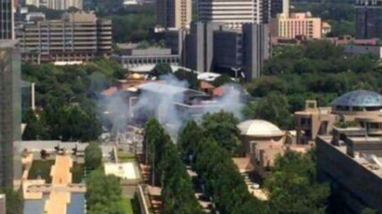 Fuerte explosión frente a la embajada americana en las afueras de Pekín