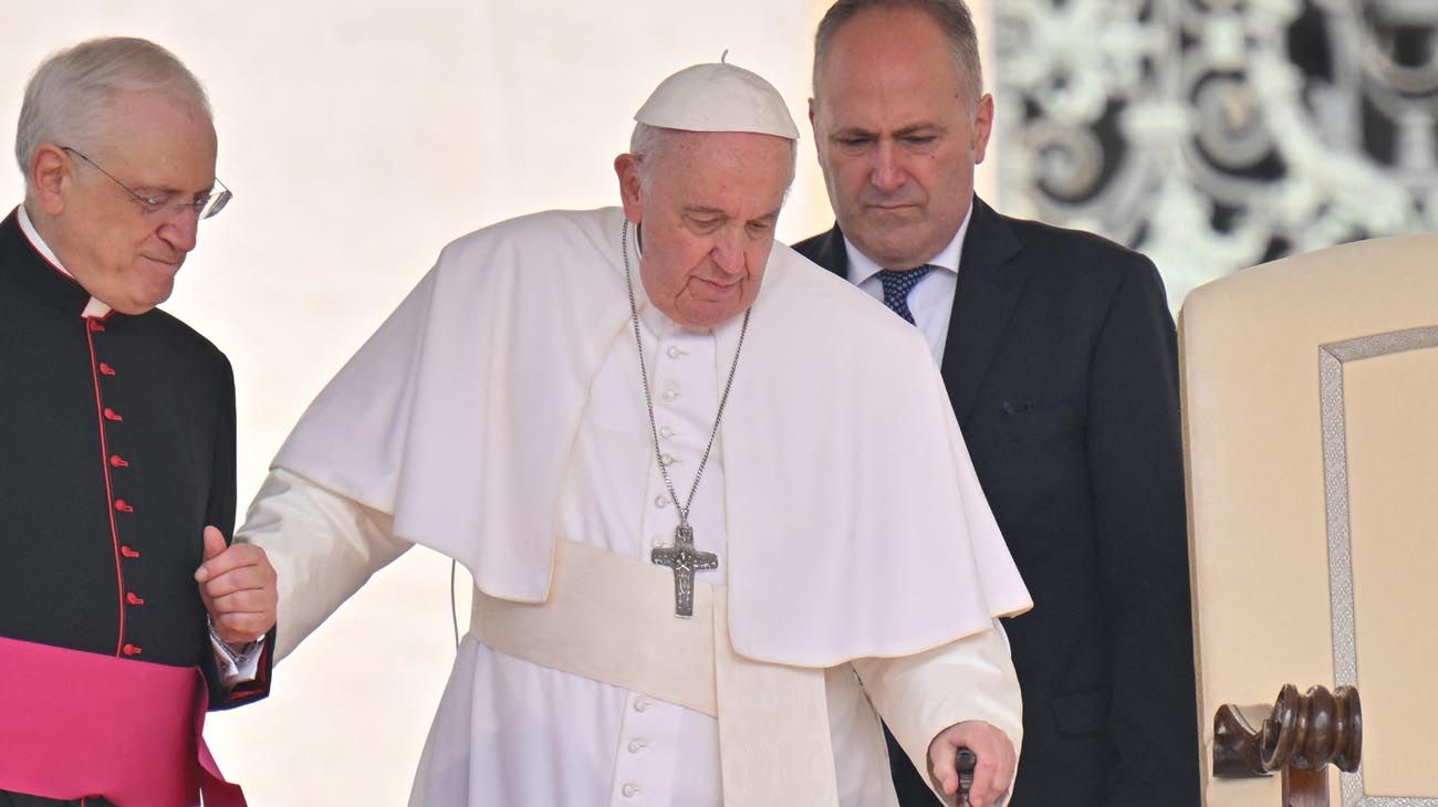El papa Francisco no quiere hacer lío: prohibió que el Vaticano invierta en armas, pornografía y prostitución