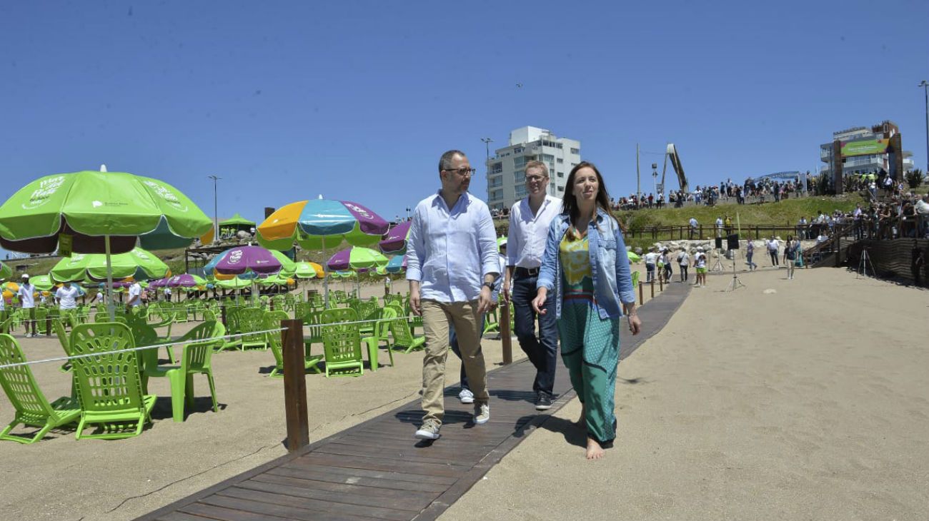 Vidal medita en la playa de Chapadmalal si desdobla la elección bonaerense