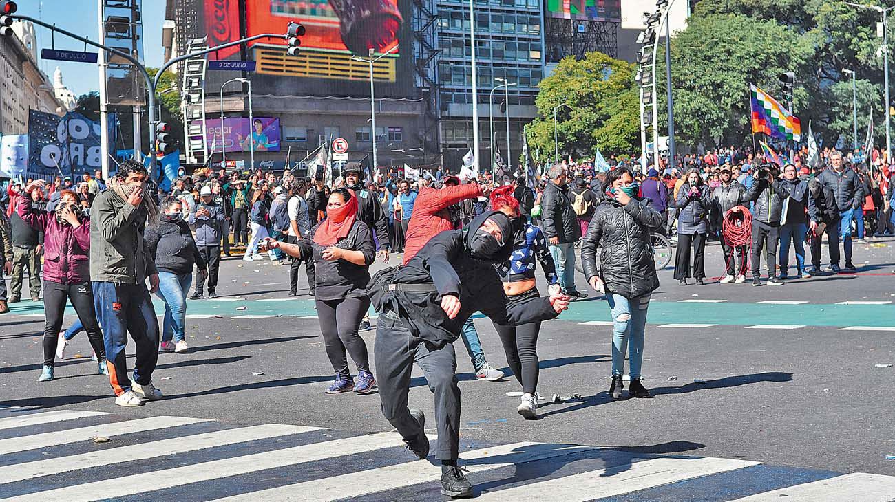 Incidentes en el Obelisco tras la muerte del militante