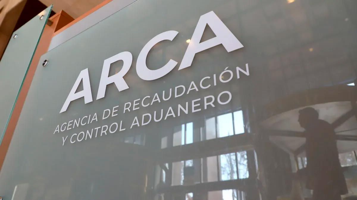 La recaudación tributaria cayó por cuarto mes consecutivo según datos oficiales