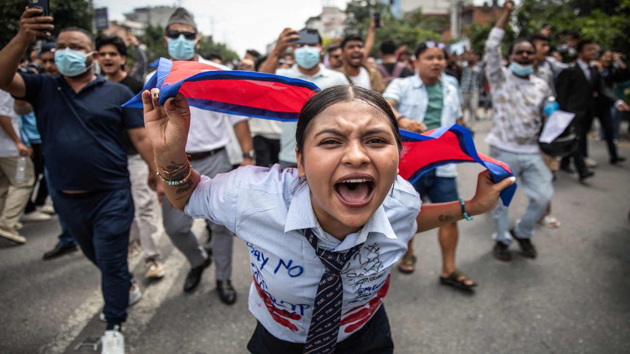 Qué está pasando en Nepal: violentas protestas de jóvenes contra la prohibición de redes sociales y la corrupción