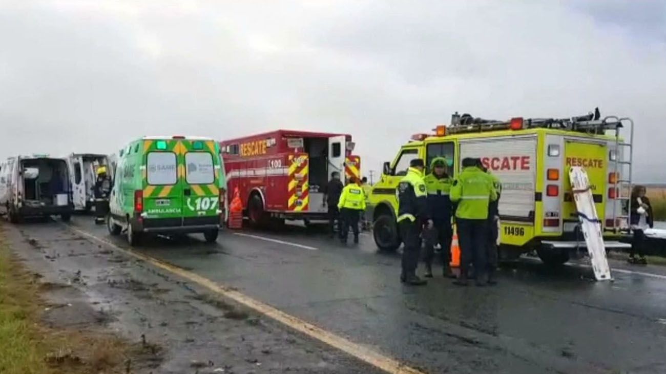 Volcó un micro en la Ruta 2: hay al menos 15 heridos