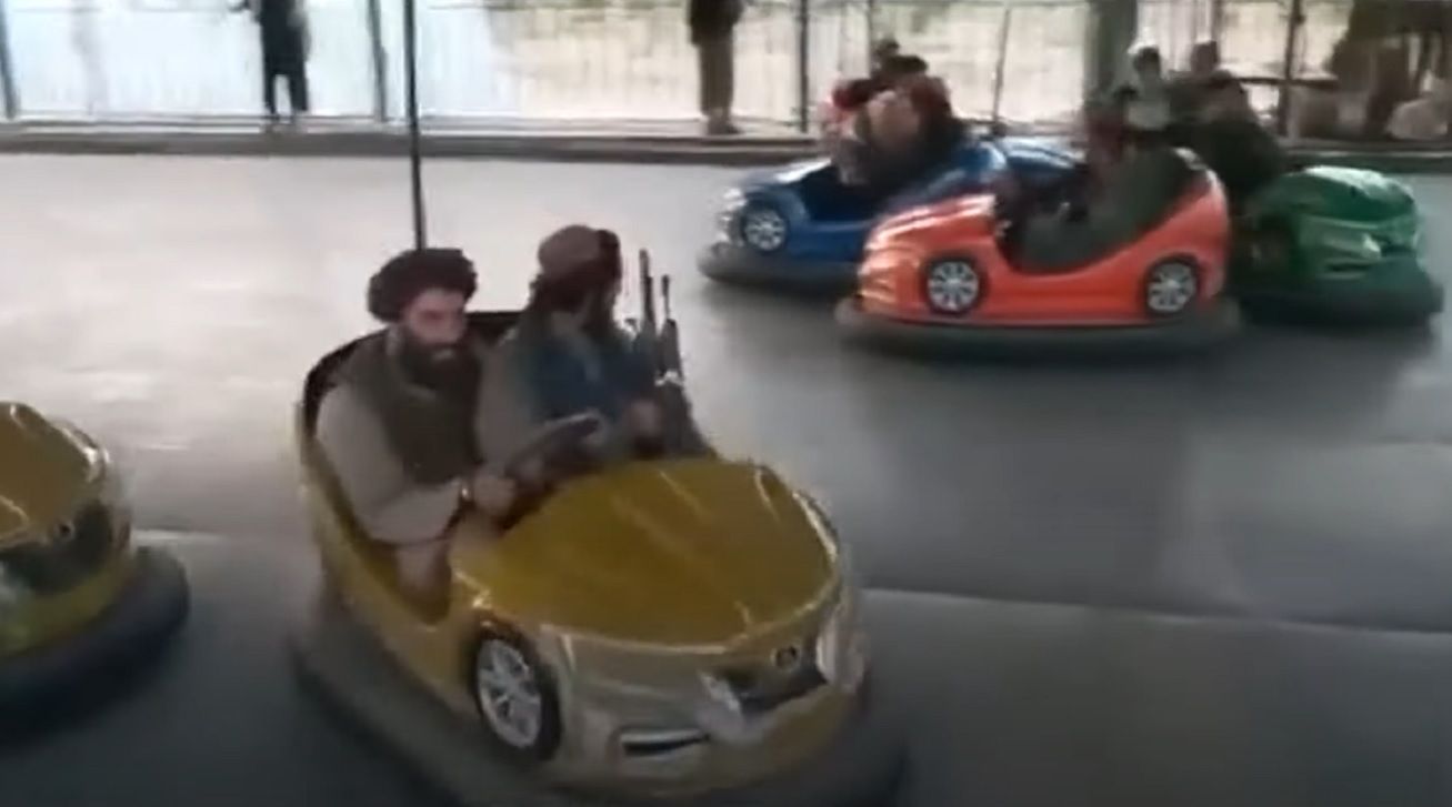 Afganistán: las imágenes más insólitas de los talibanes en su regreso al poder